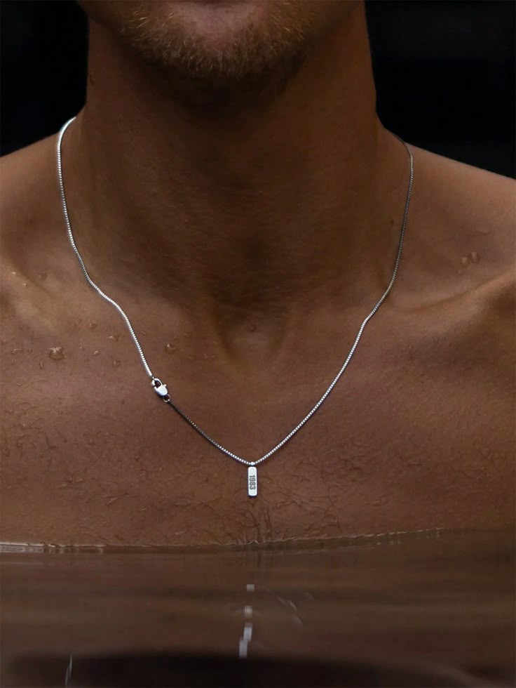 Essentials Chains